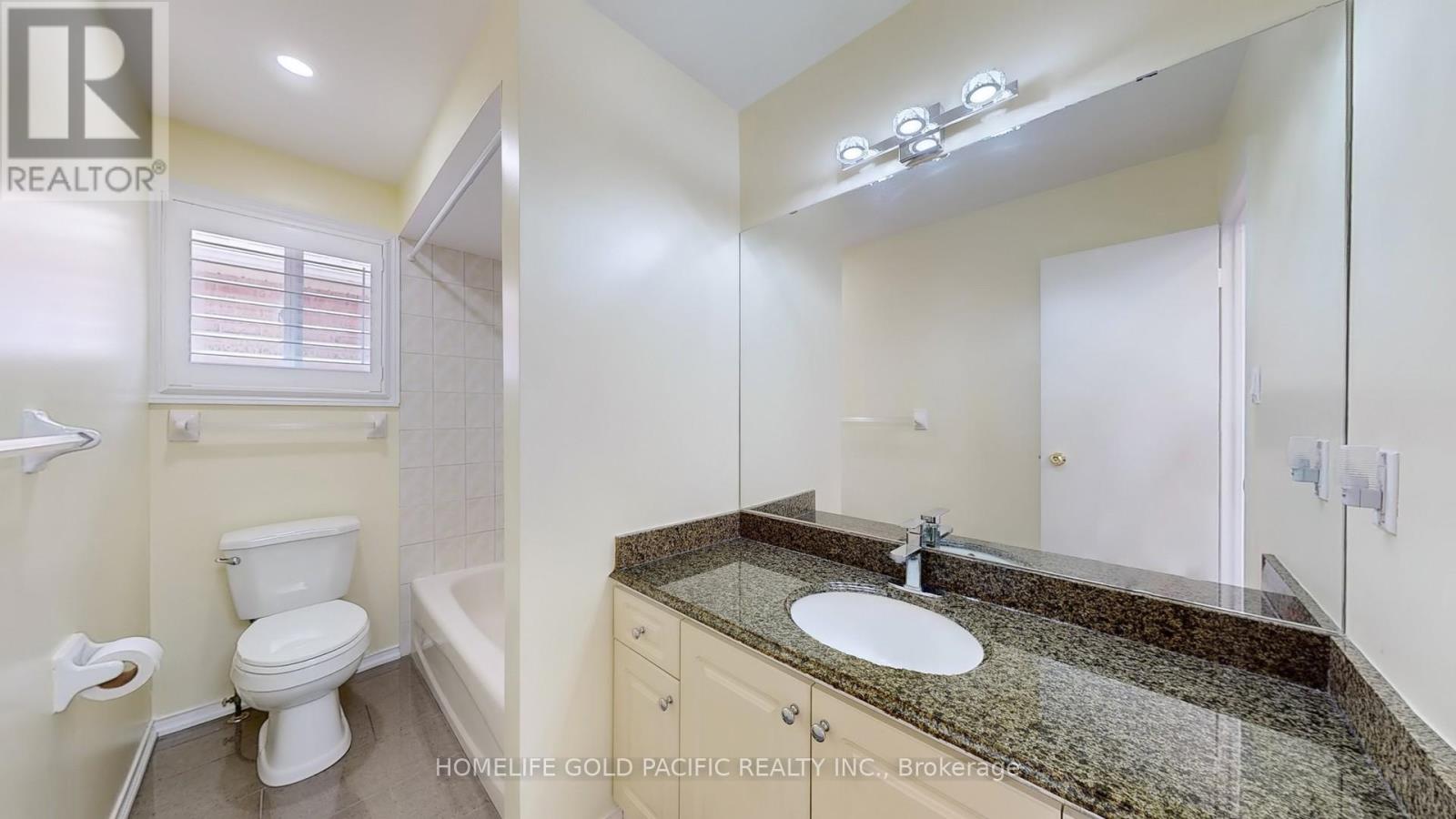 Photo 33 of 24 Elmpark Court, Richmond Hill ON