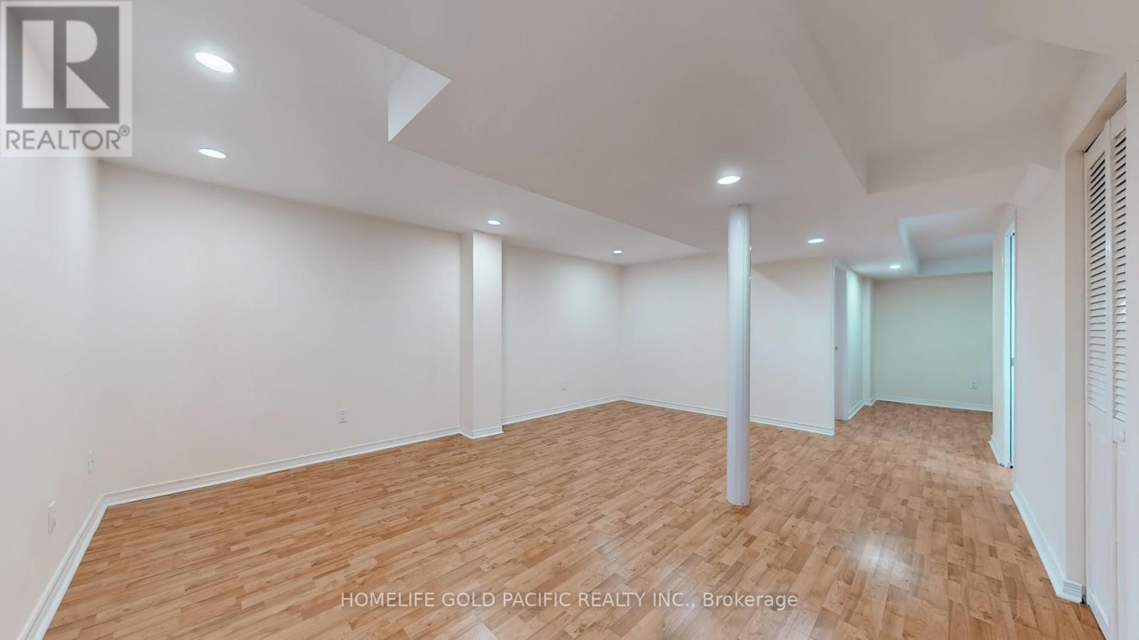 Photo 18 of 24 Elmpark Court, Richmond Hill ON