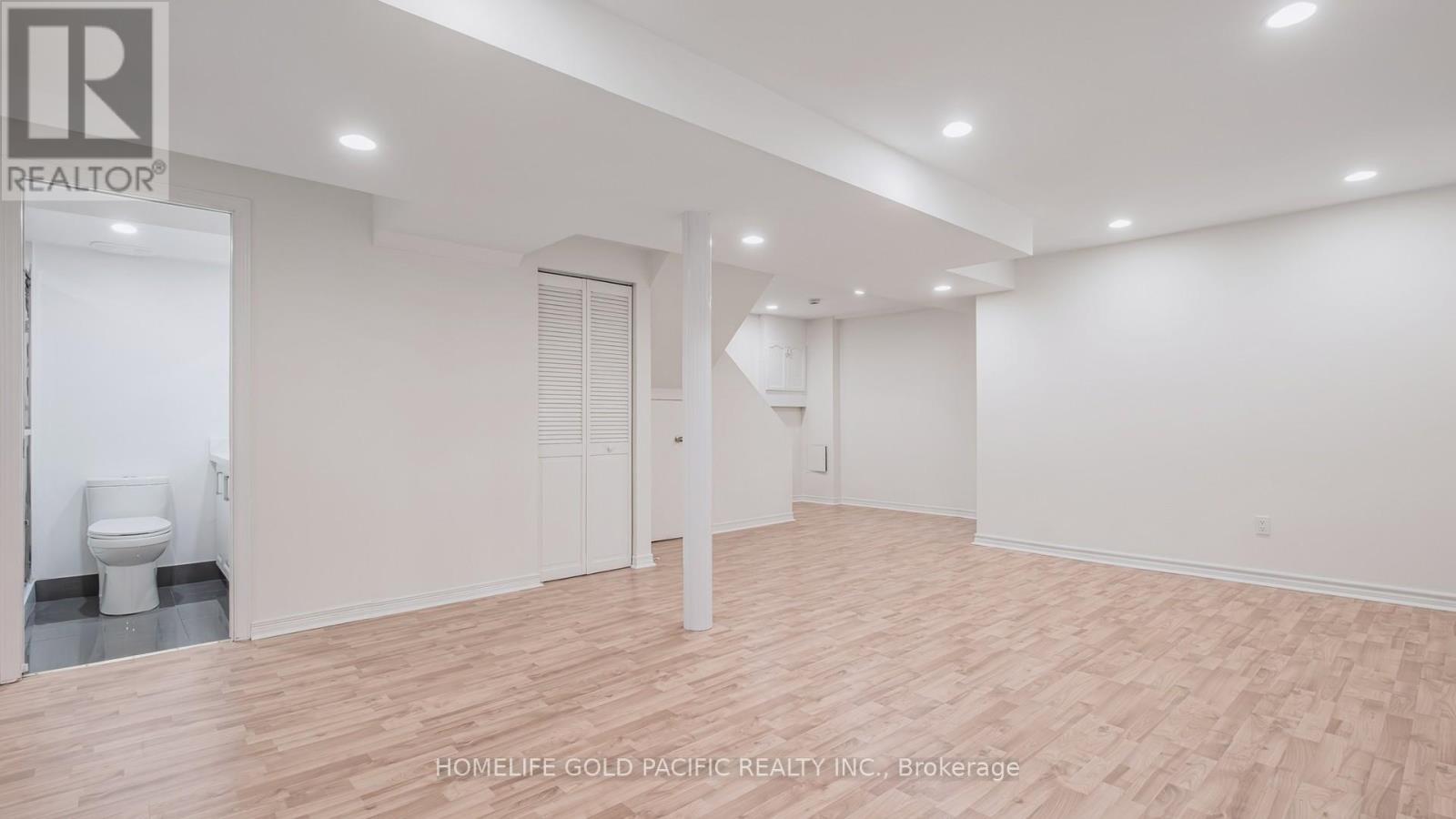 Photo 40 of 24 Elmpark Court, Richmond Hill ON