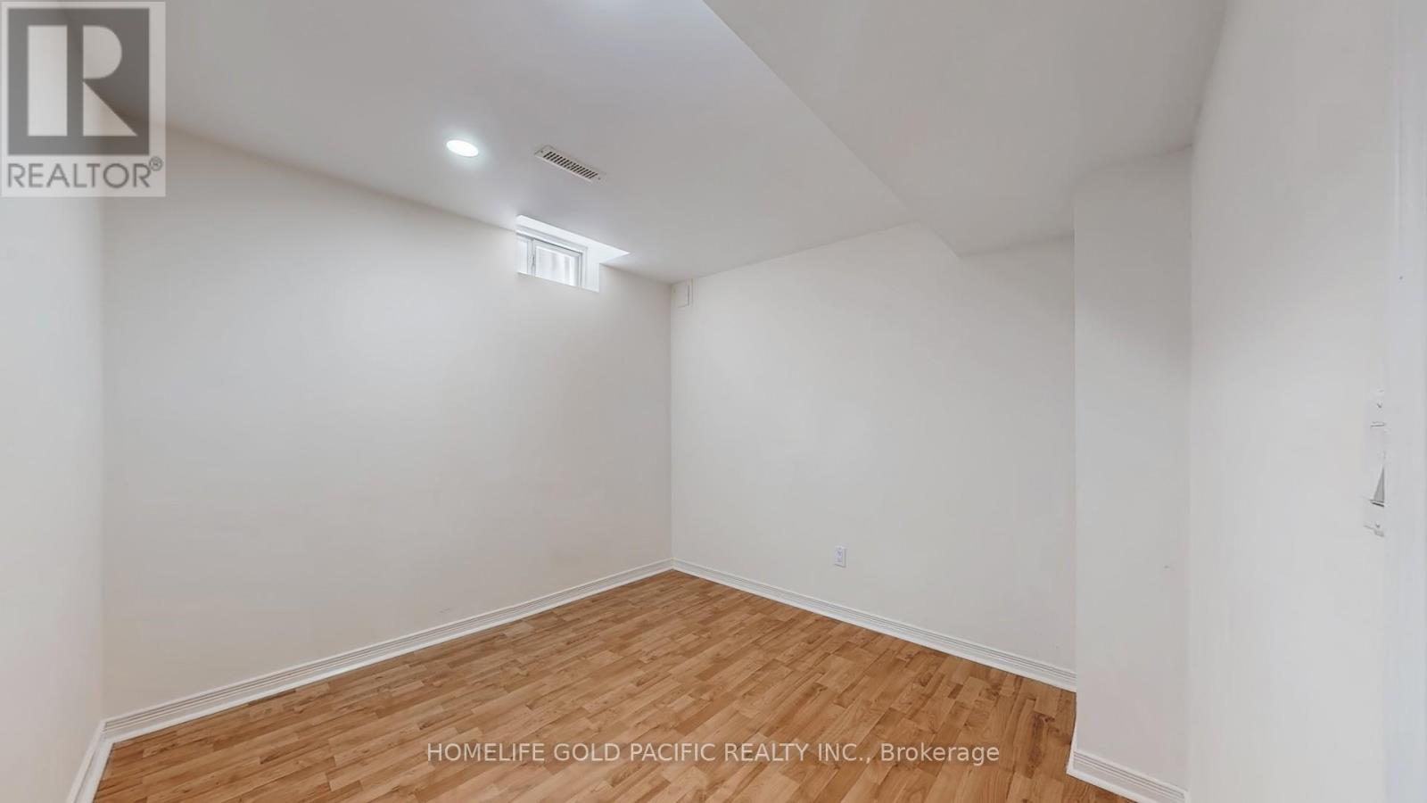 Photo 31 of 24 Elmpark Court, Richmond Hill ON