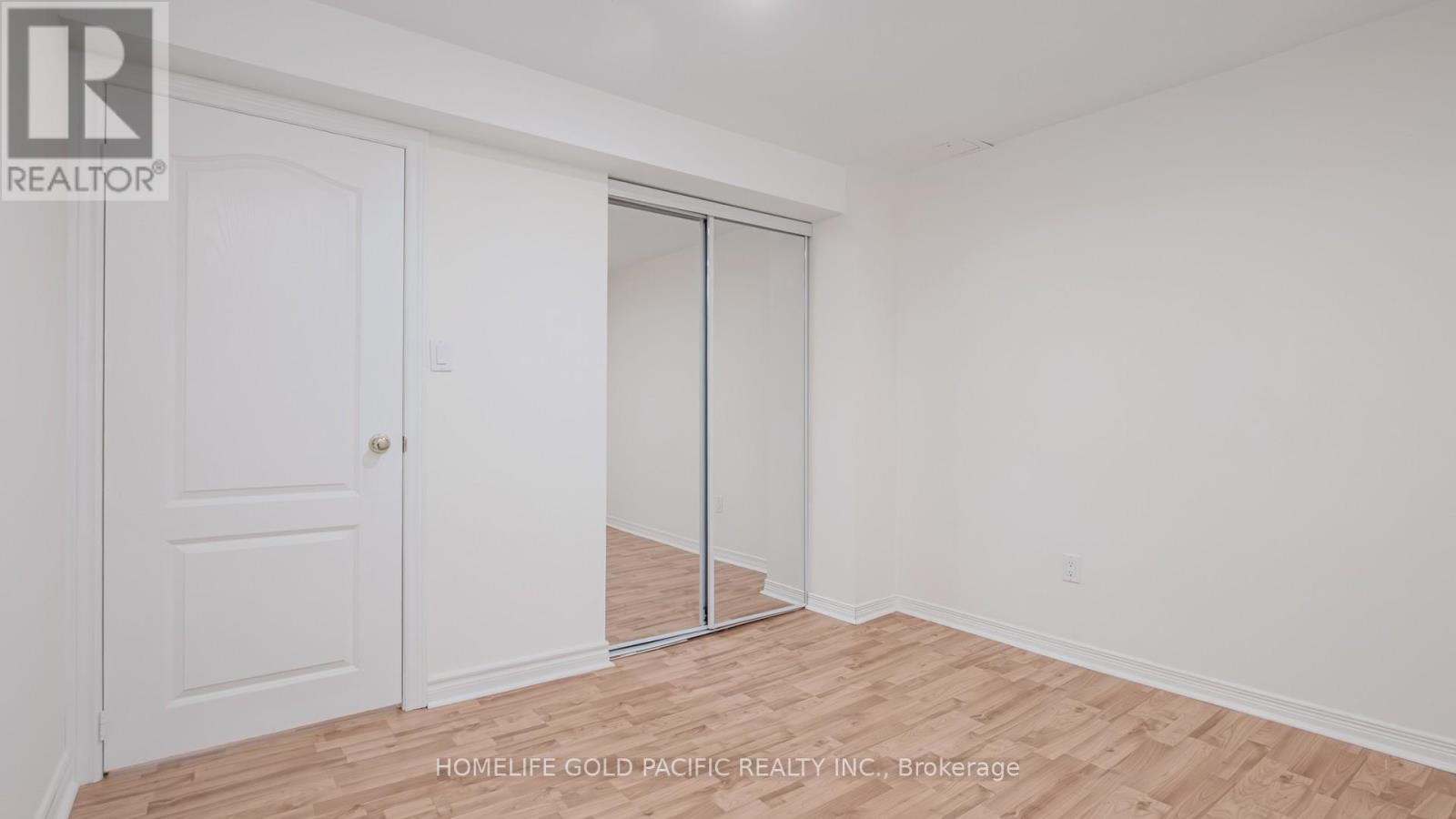 Photo 41 of 24 Elmpark Court, Richmond Hill ON