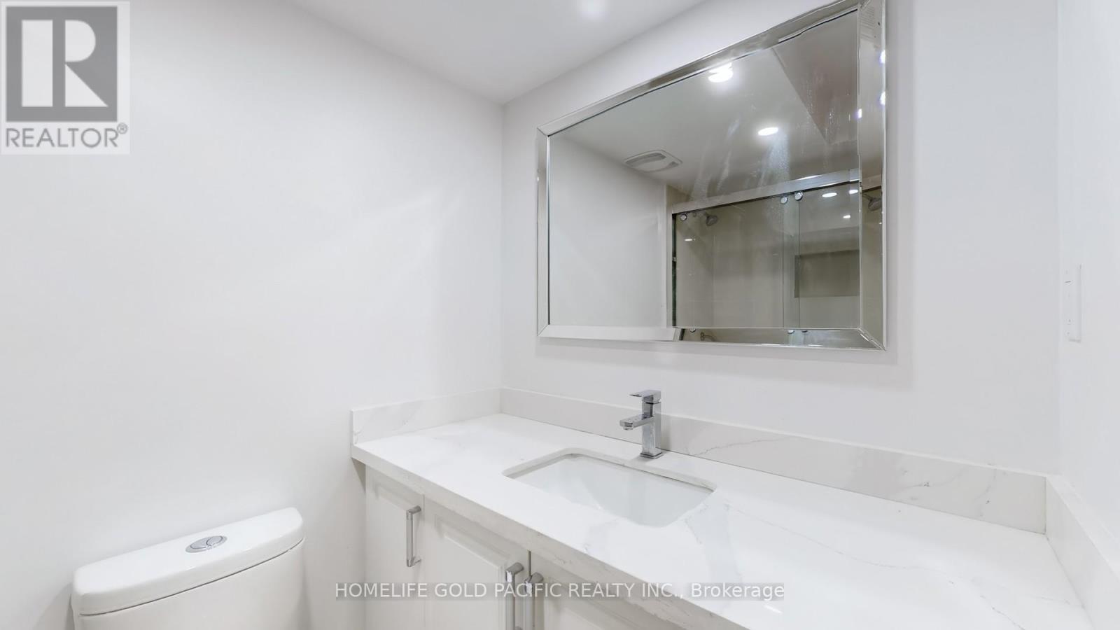 Photo 34 of 24 Elmpark Court, Richmond Hill ON