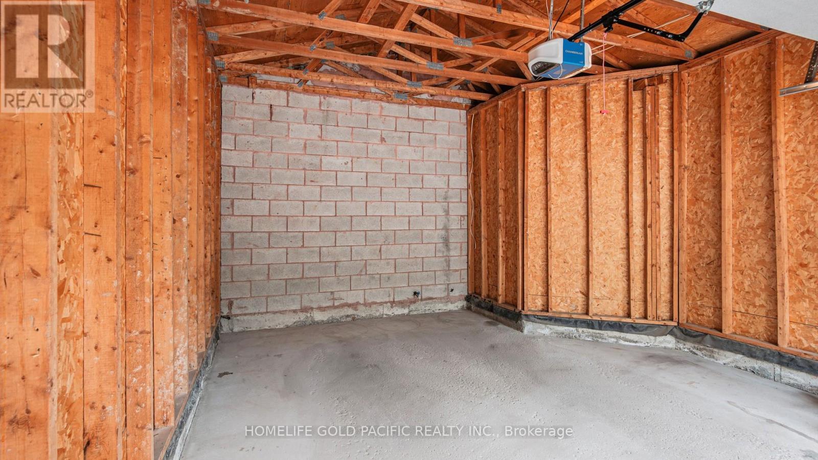 Photo 13 of 24 Elmpark Court, Richmond Hill ON