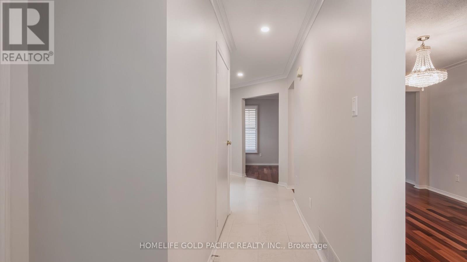 Photo 32 of 24 Elmpark Court, Richmond Hill ON