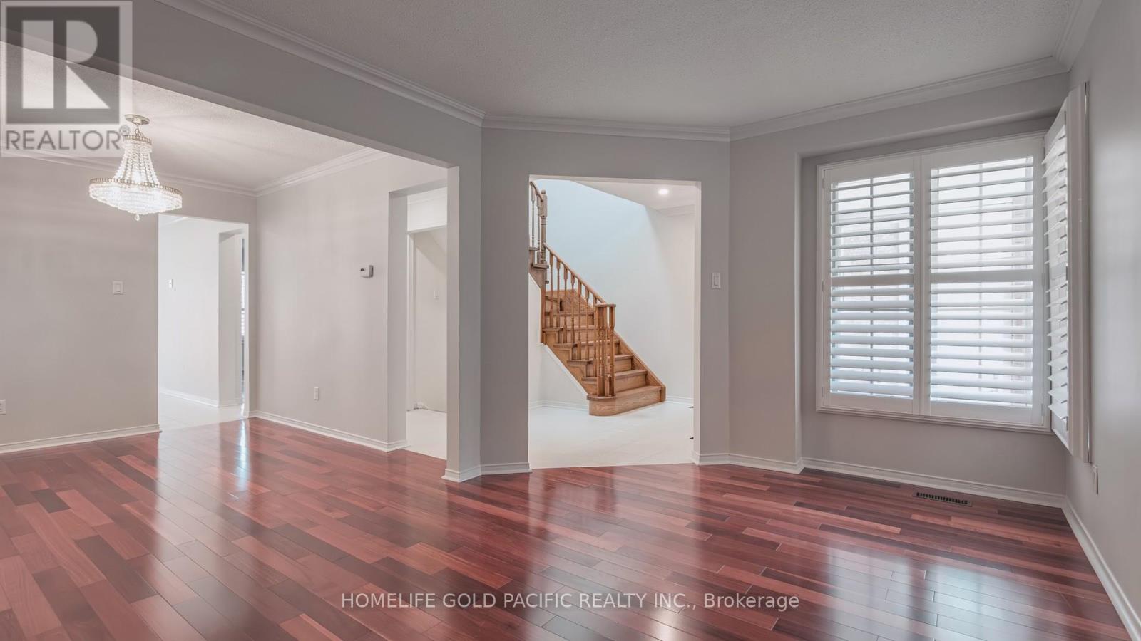 Photo 37 of 24 Elmpark Court, Richmond Hill ON