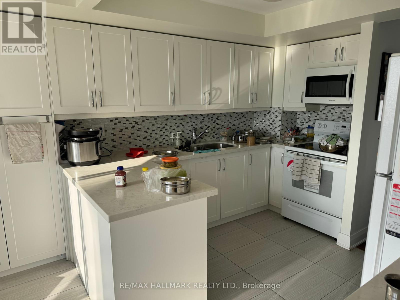 Photo 6 of 2209 55 Kingsbridge Garden Circle, Mississauga ON