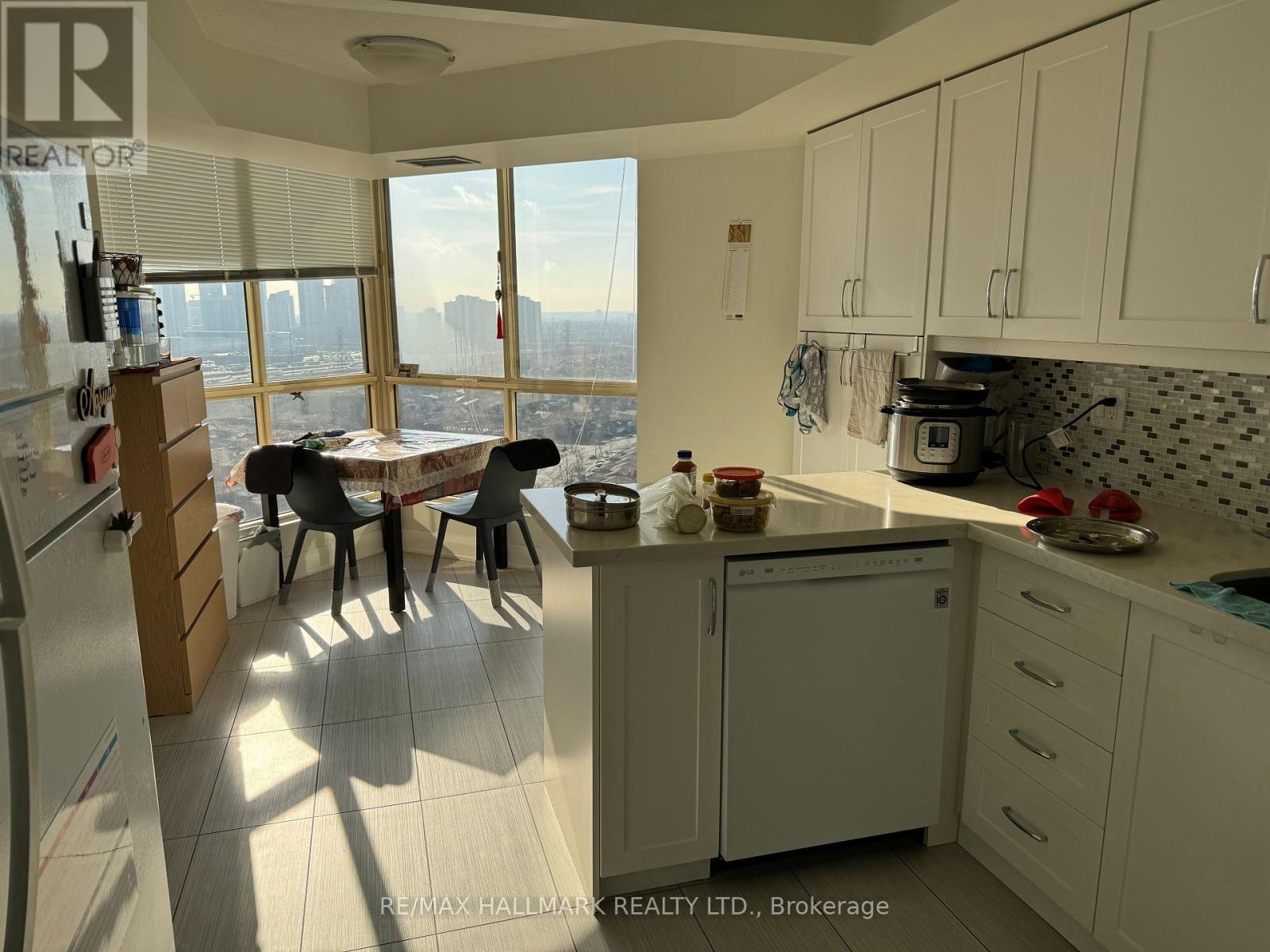 Photo 20 of 2209 55 Kingsbridge Garden Circle, Mississauga ON