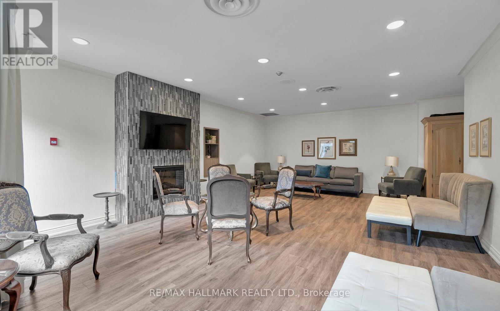 Photo 3 of 2209 55 Kingsbridge Garden Circle, Mississauga ON