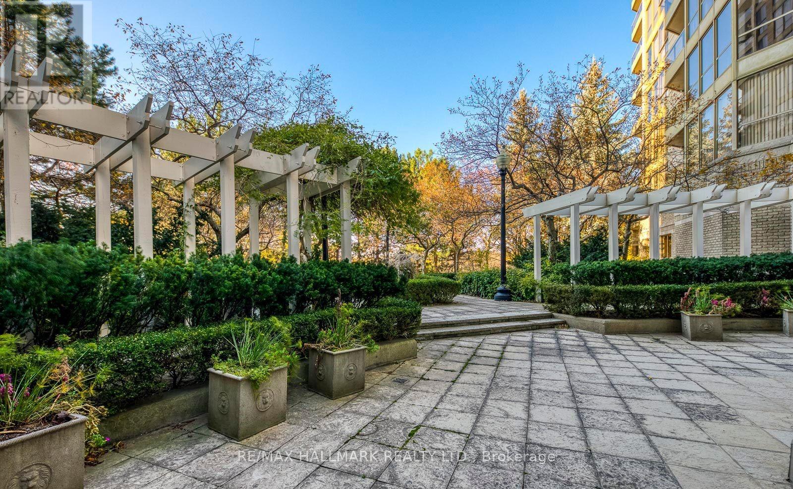 Photo 15 of 2209 55 Kingsbridge Garden Circle, Mississauga ON