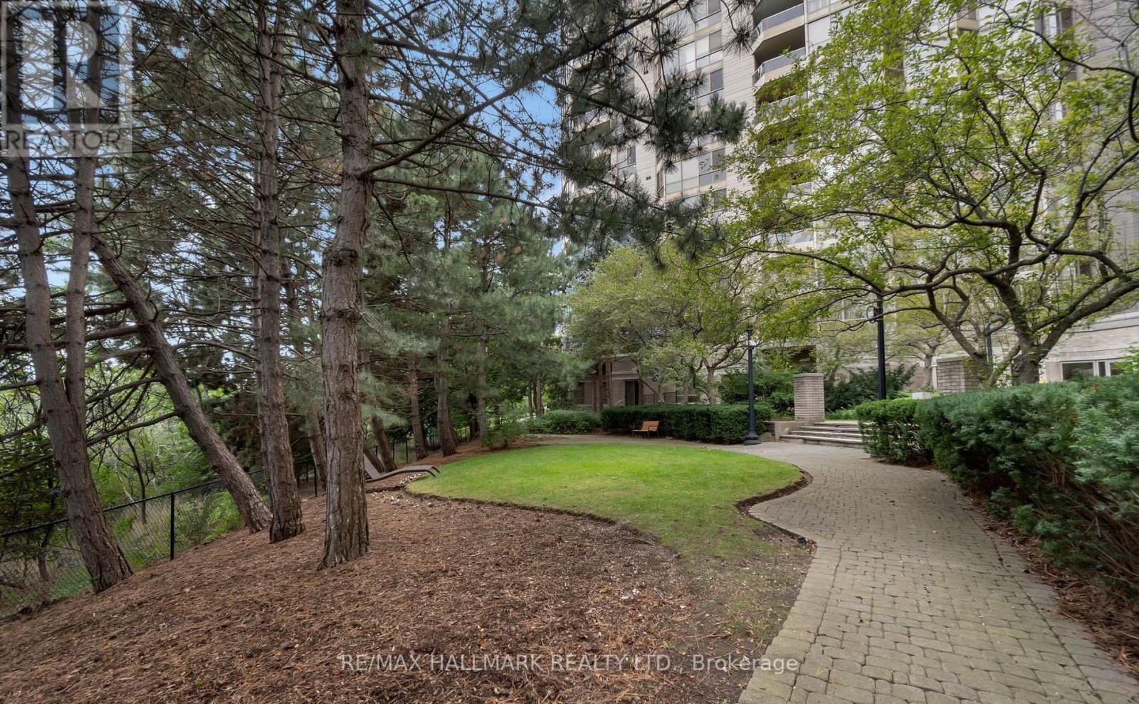 Photo 13 of 2209 55 Kingsbridge Garden Circle, Mississauga ON