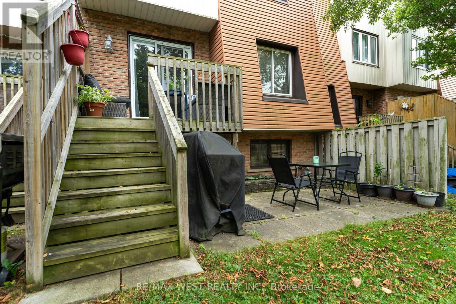 Photo 8 of 30 15 Guildwood Parkway, Toronto ON
