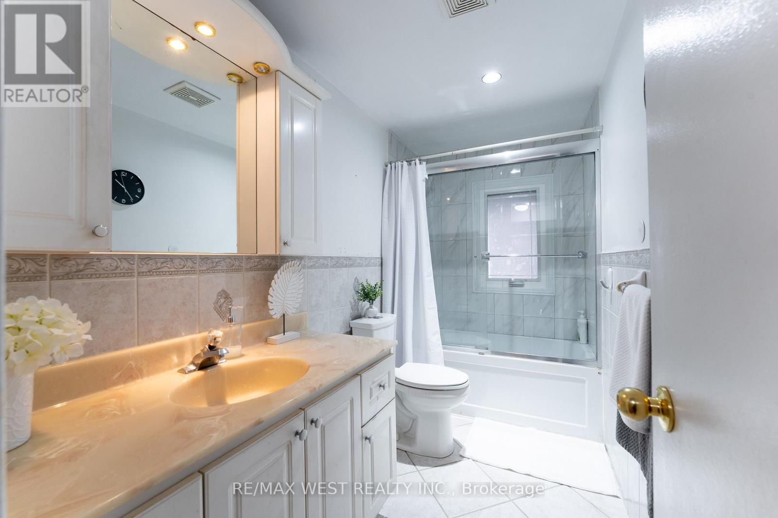 Photo 31 of 30 15 Guildwood Parkway, Toronto ON