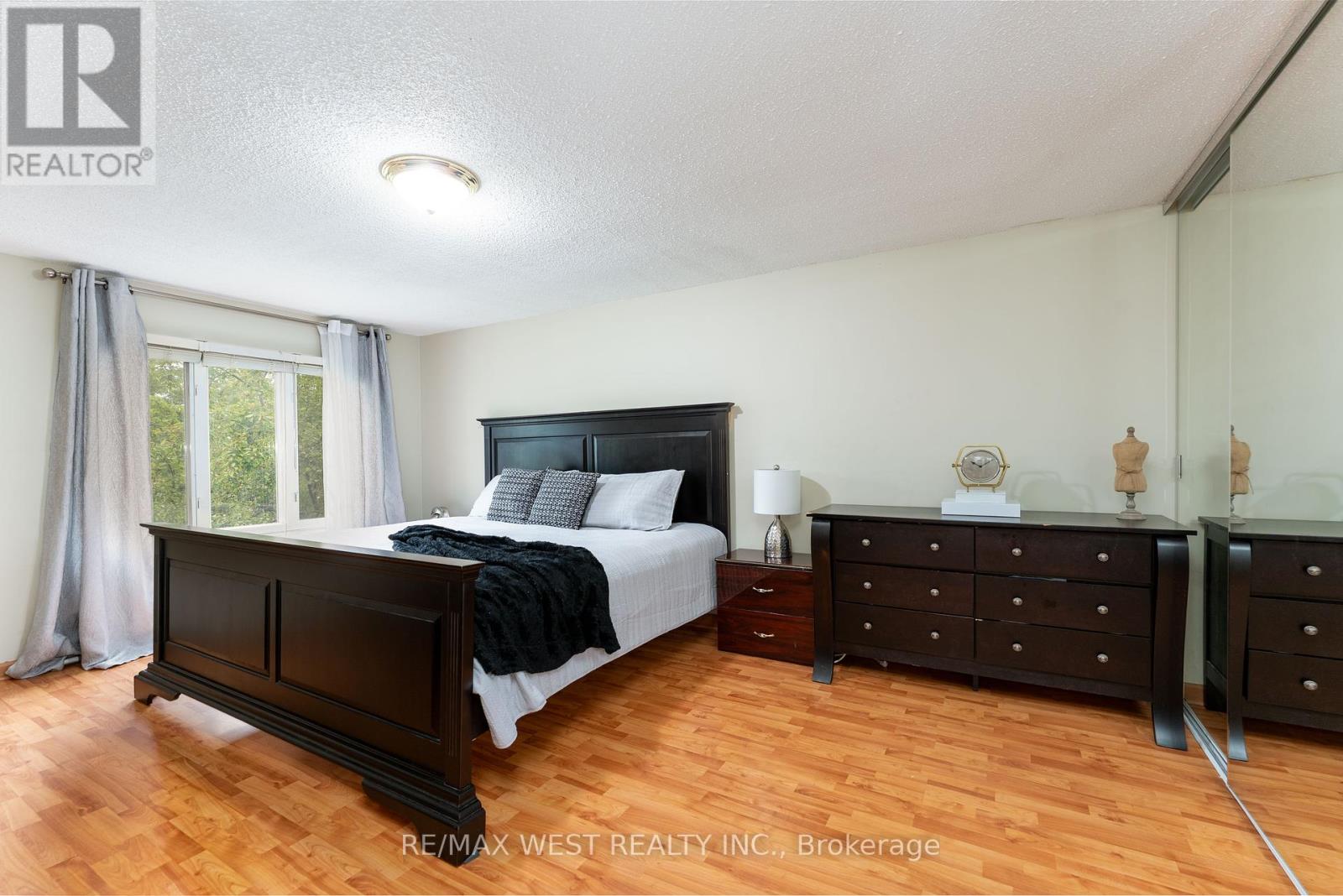 Photo 22 of 30 15 Guildwood Parkway, Toronto ON