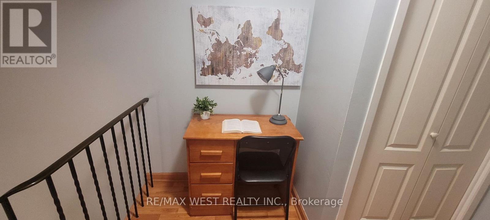 Photo 4 of 30 15 Guildwood Parkway, Toronto ON