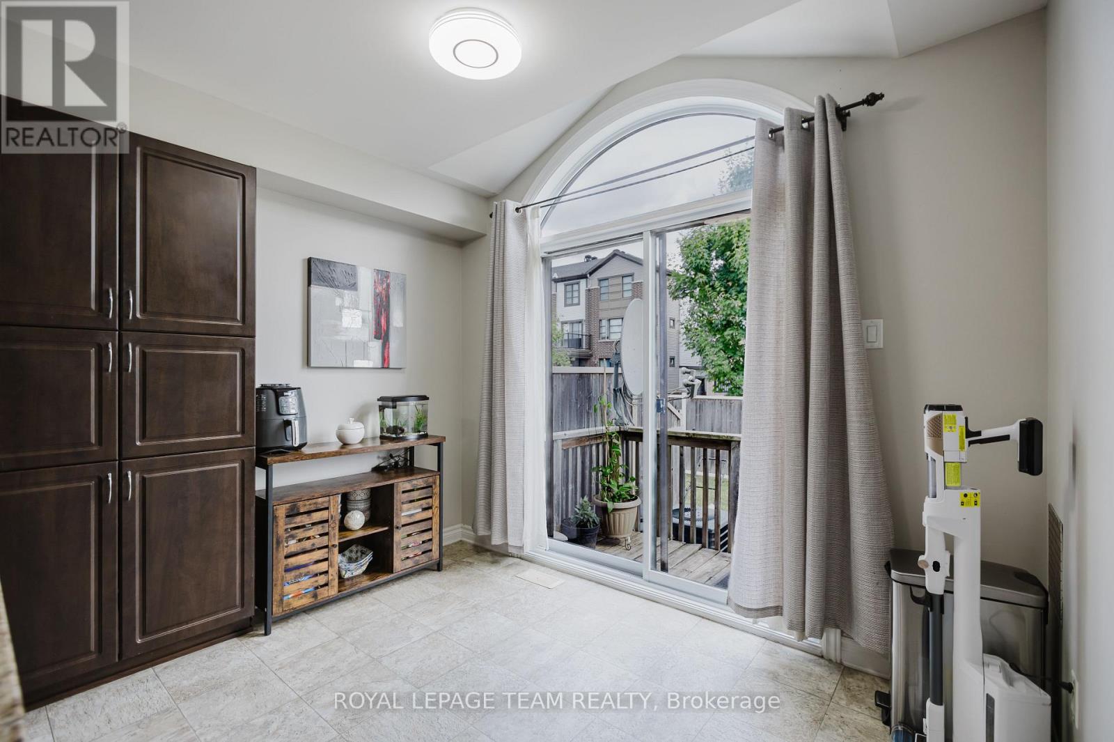 Photo 16 of 121 Mancini Way, Ottawa ON