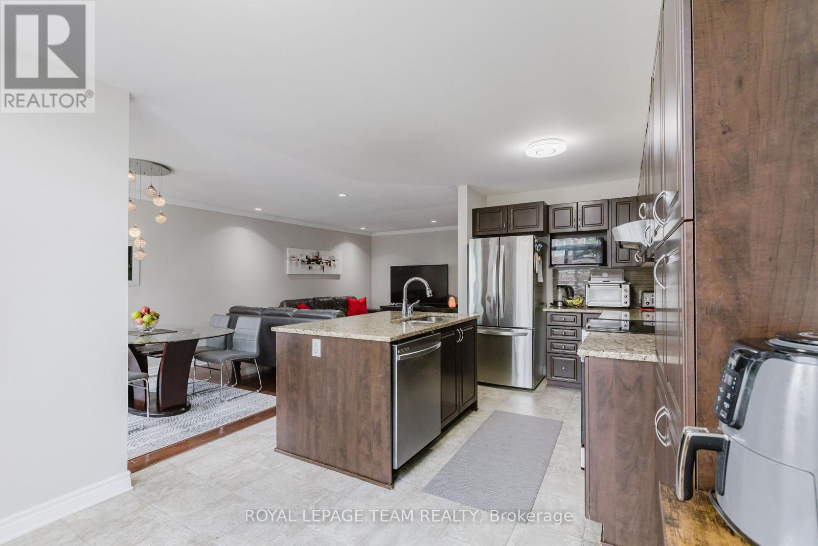 Photo 17 of 121 Mancini Way, Ottawa ON