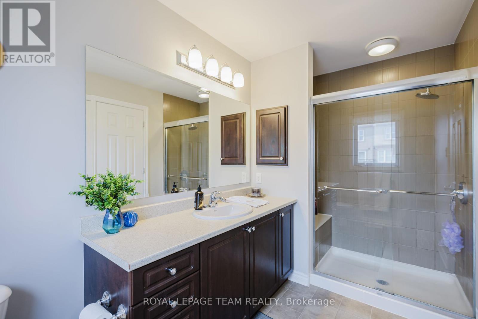Photo 23 of 121 Mancini Way, Ottawa ON