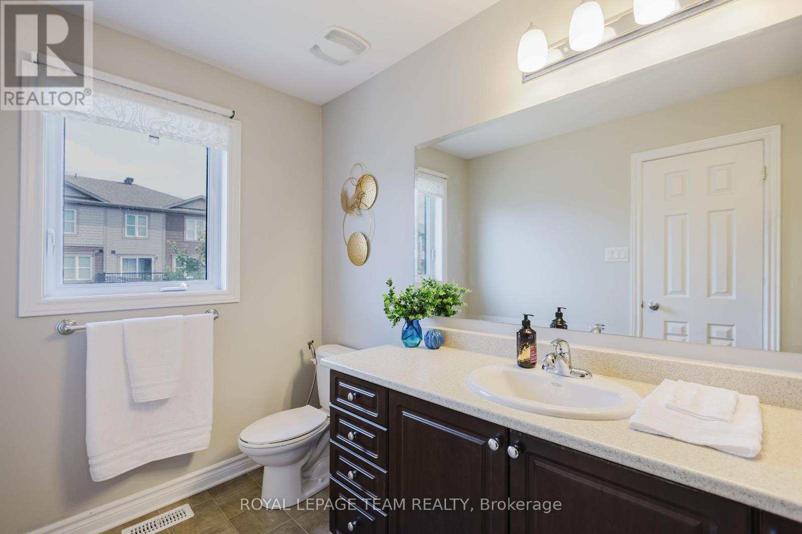Photo 24 of 121 Mancini Way, Ottawa ON