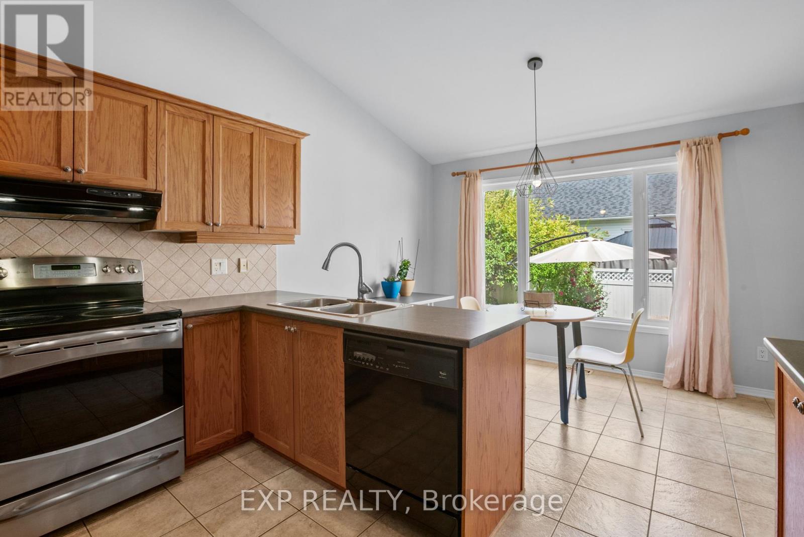 Photo 32 of 111 Coursier Crescent, Ottawa ON
