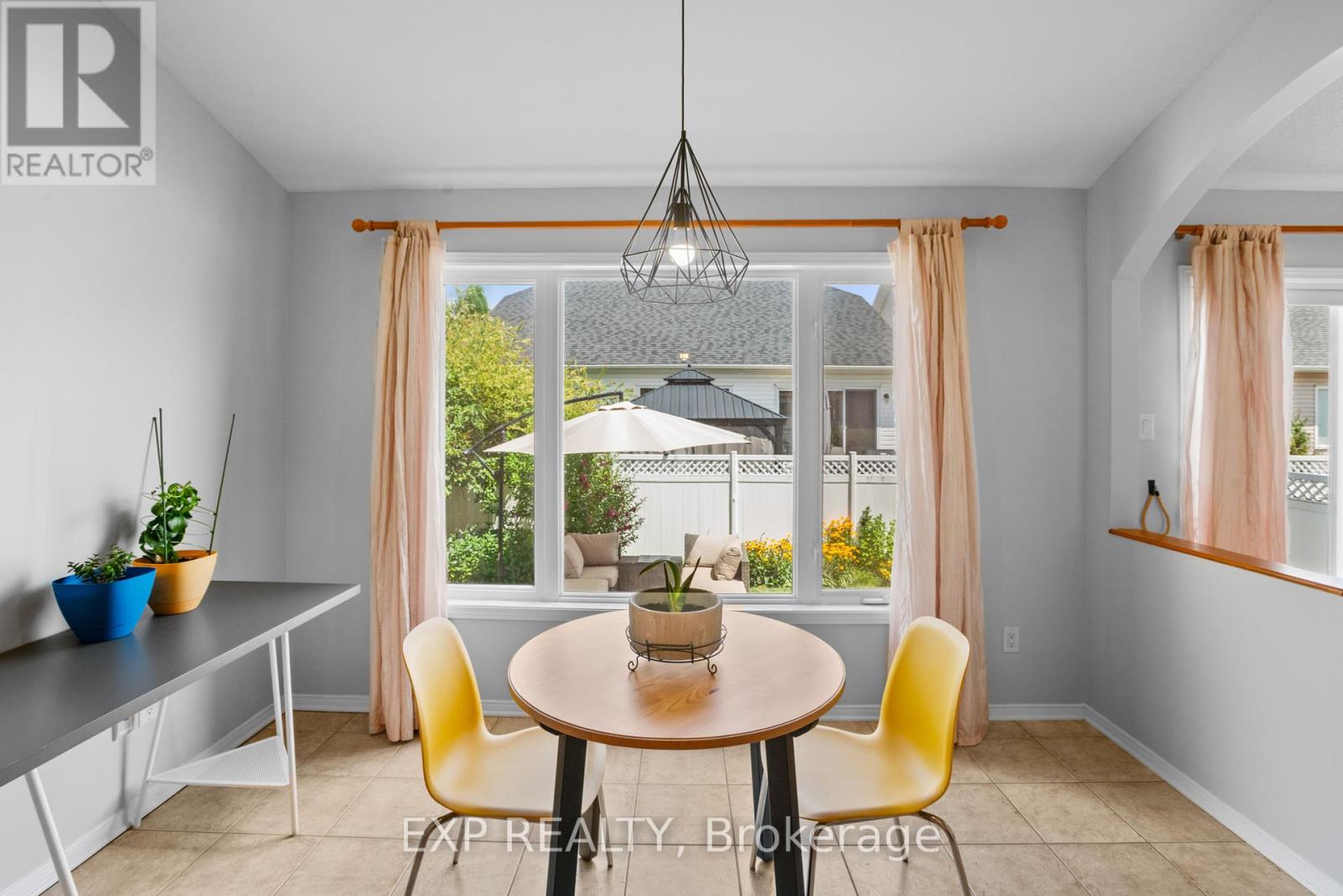 Photo 20 of 111 Coursier Crescent, Ottawa ON