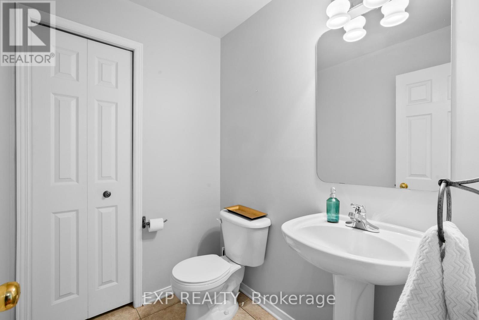 Photo 3 of 111 Coursier Crescent, Ottawa ON