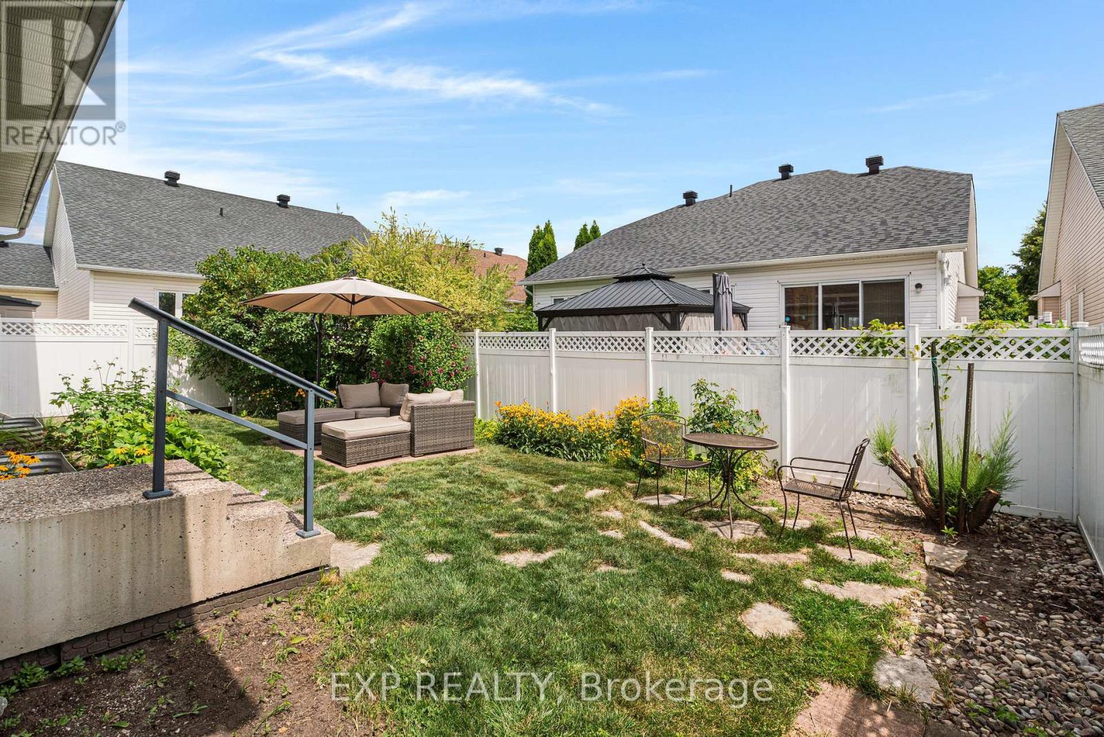 Photo 11 of 111 Coursier Crescent, Ottawa ON