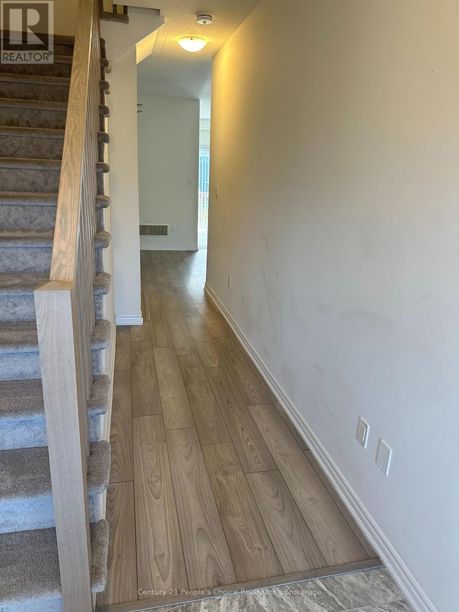 Photo 33 of 19 Tooker Drive, Brantford ON