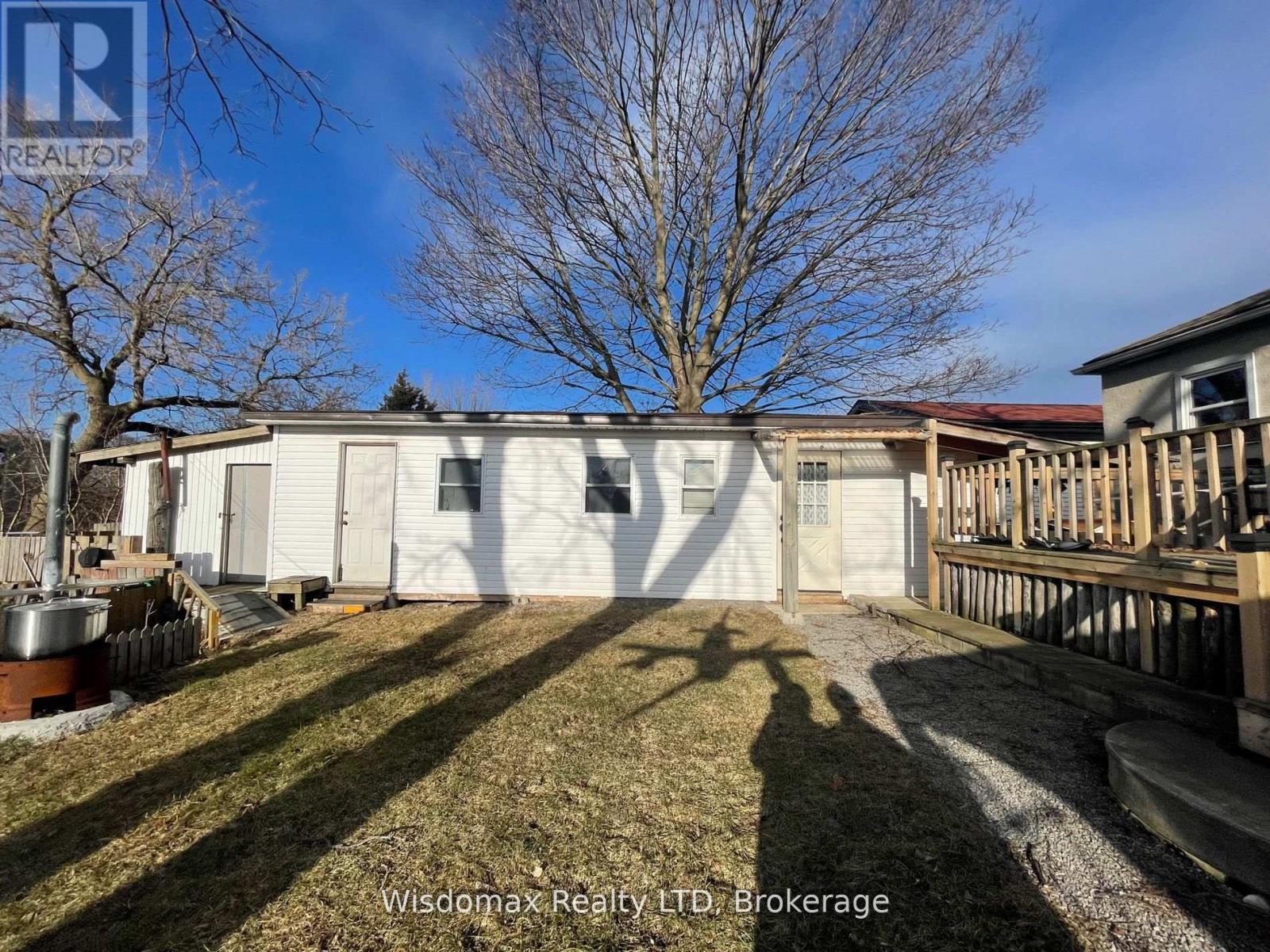 Photo 3 of 40 St Paul Street W, St Catharines ON