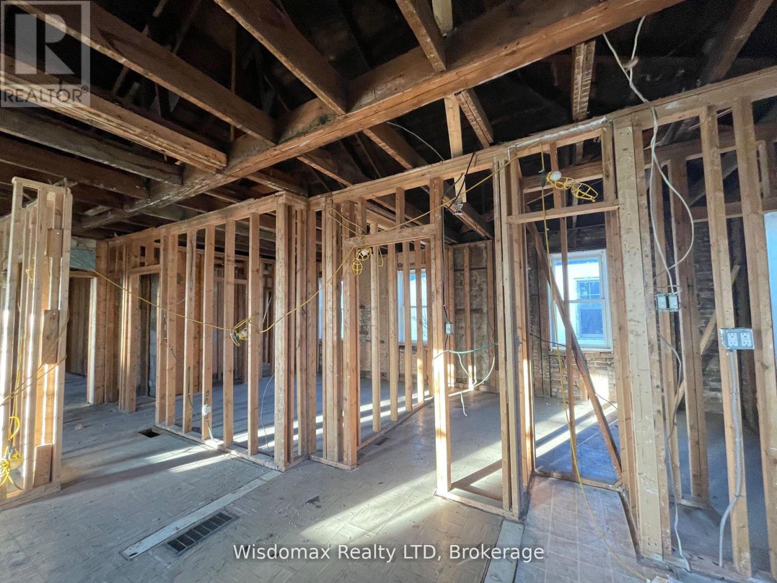 Photo 7 of 40 St Paul Street W, St Catharines ON
