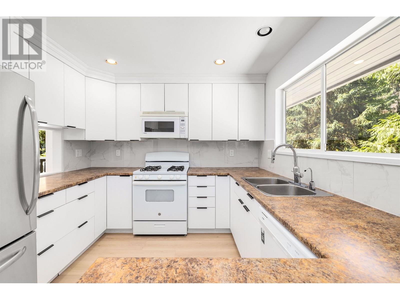 Photo 12 of 4755 Cove Cliff Road, North Vancouver BC