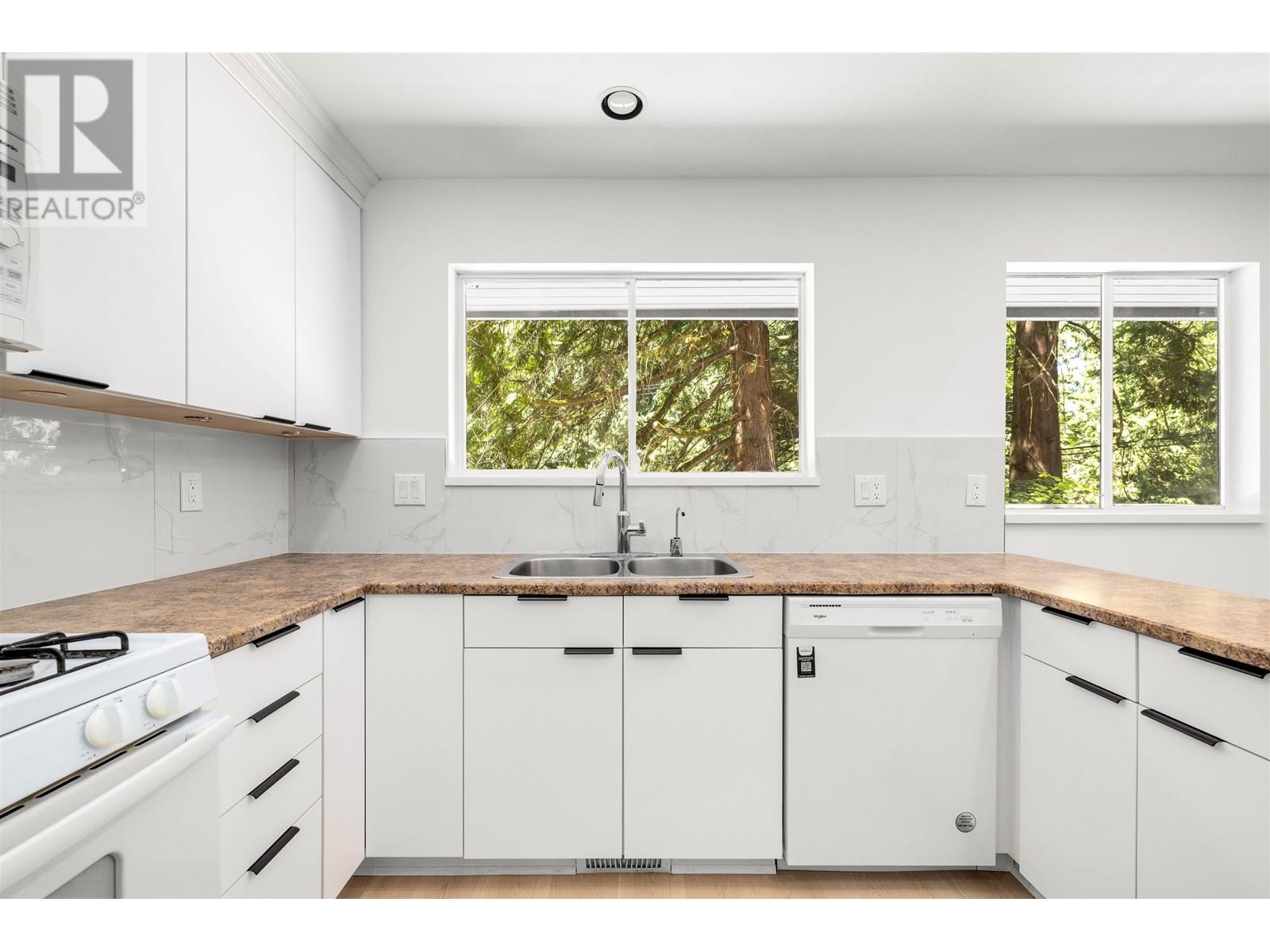 Photo 23 of 4755 Cove Cliff Road, North Vancouver BC