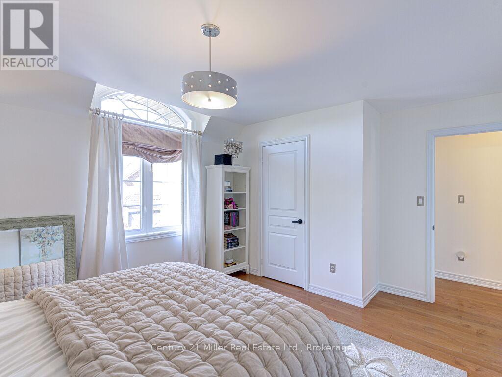 Photo 40 of 2301 Hertfordshire Way, Oakville ON