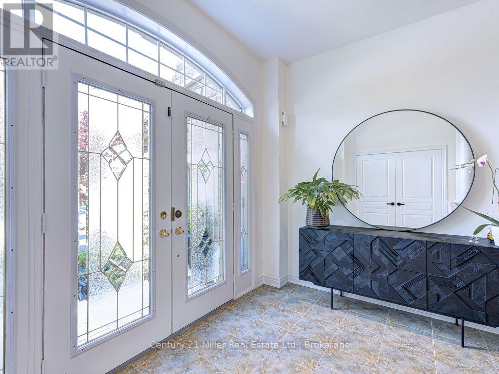 Photo 7 of 2301 Hertfordshire Way, Oakville ON