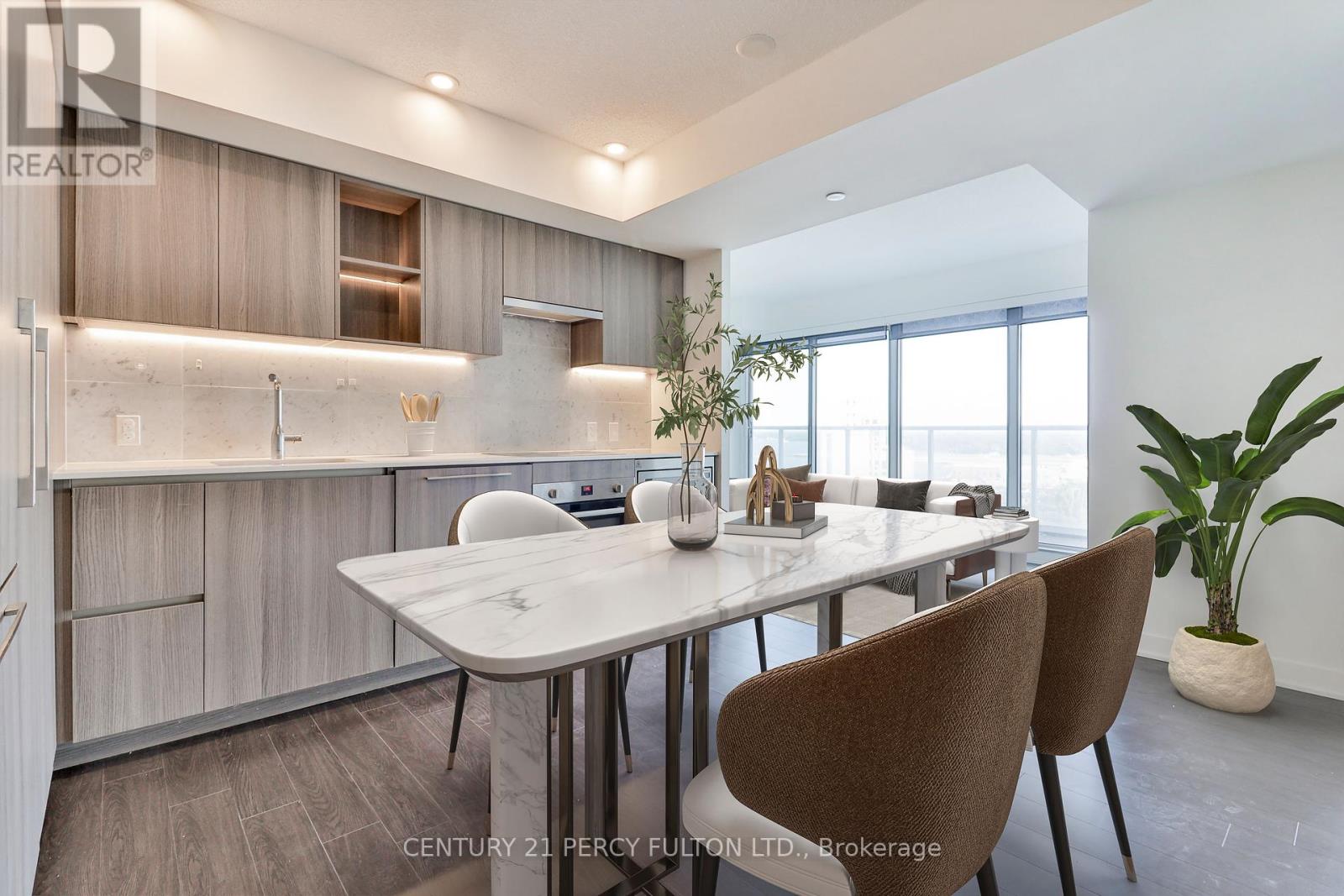 Photo 1 of 1811 19 Bathurst Street, Toronto ON