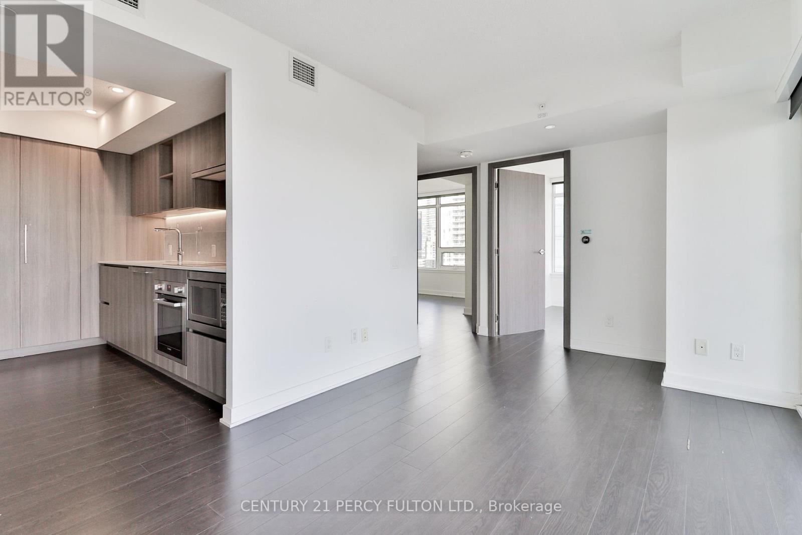 Photo 11 of 1811 19 Bathurst Street, Toronto ON