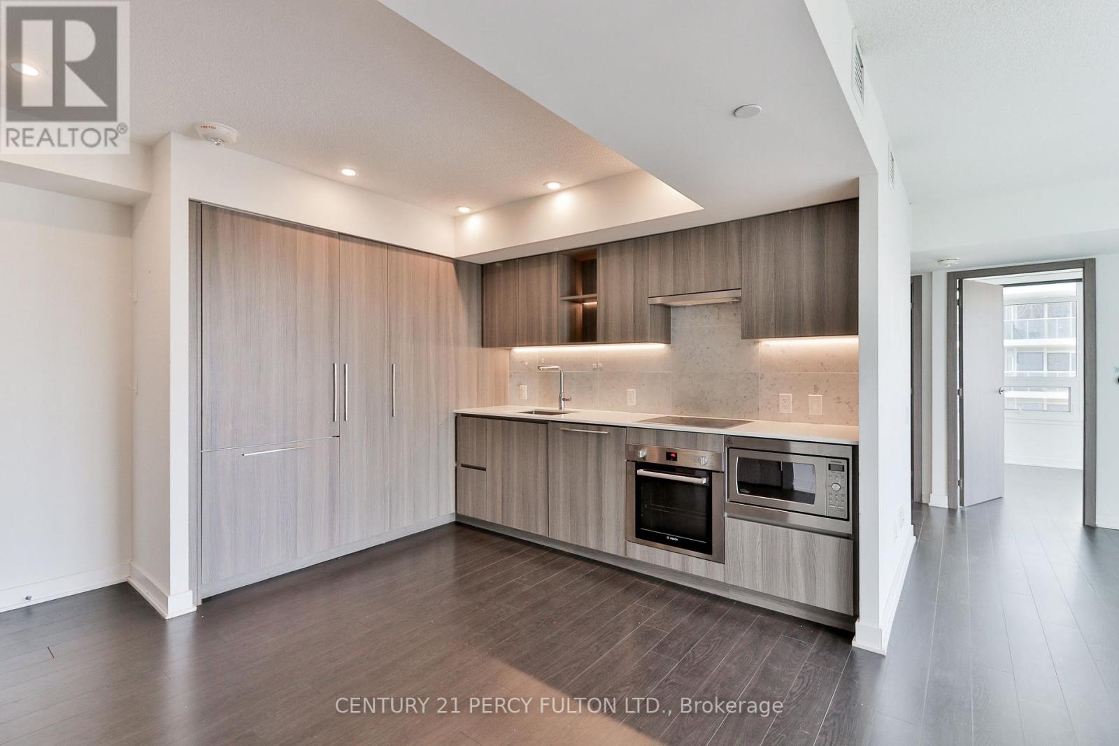 Photo 3 of 1811 19 Bathurst Street, Toronto ON
