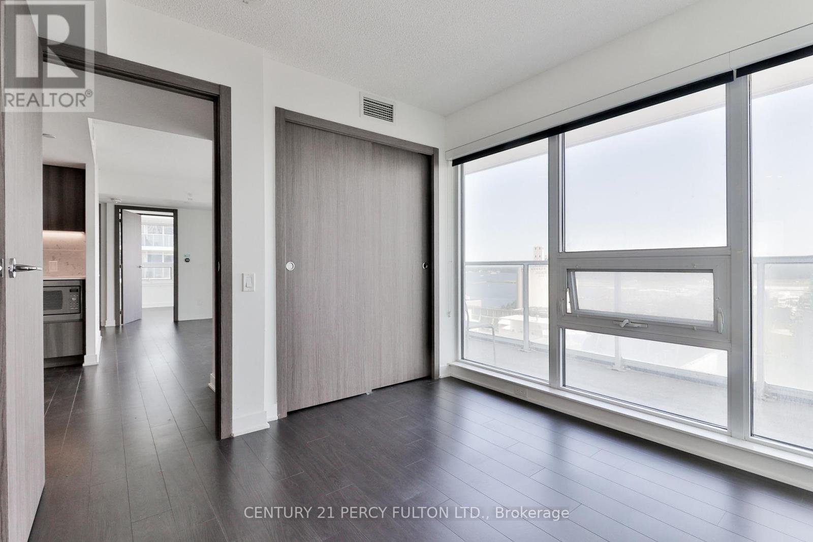 Photo 8 of 1811 19 Bathurst Street, Toronto ON