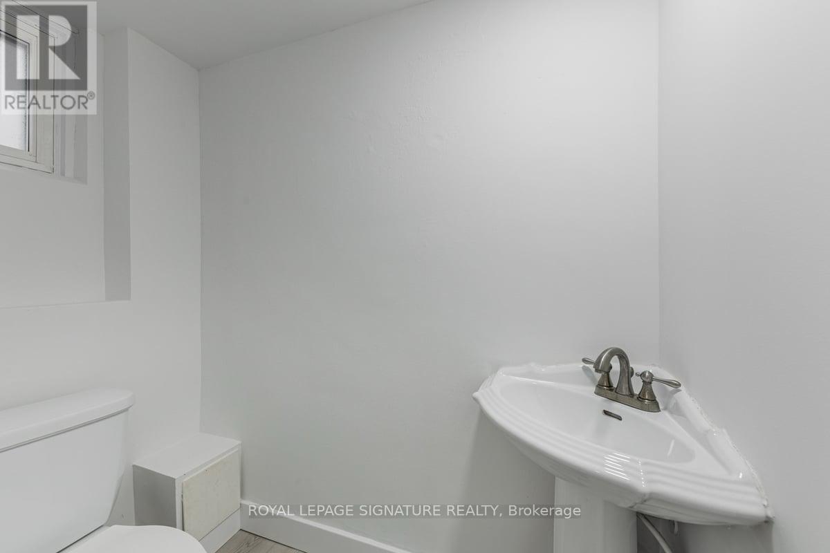 Photo 11 of Lower 150 Davisville Avenue, Toronto ON