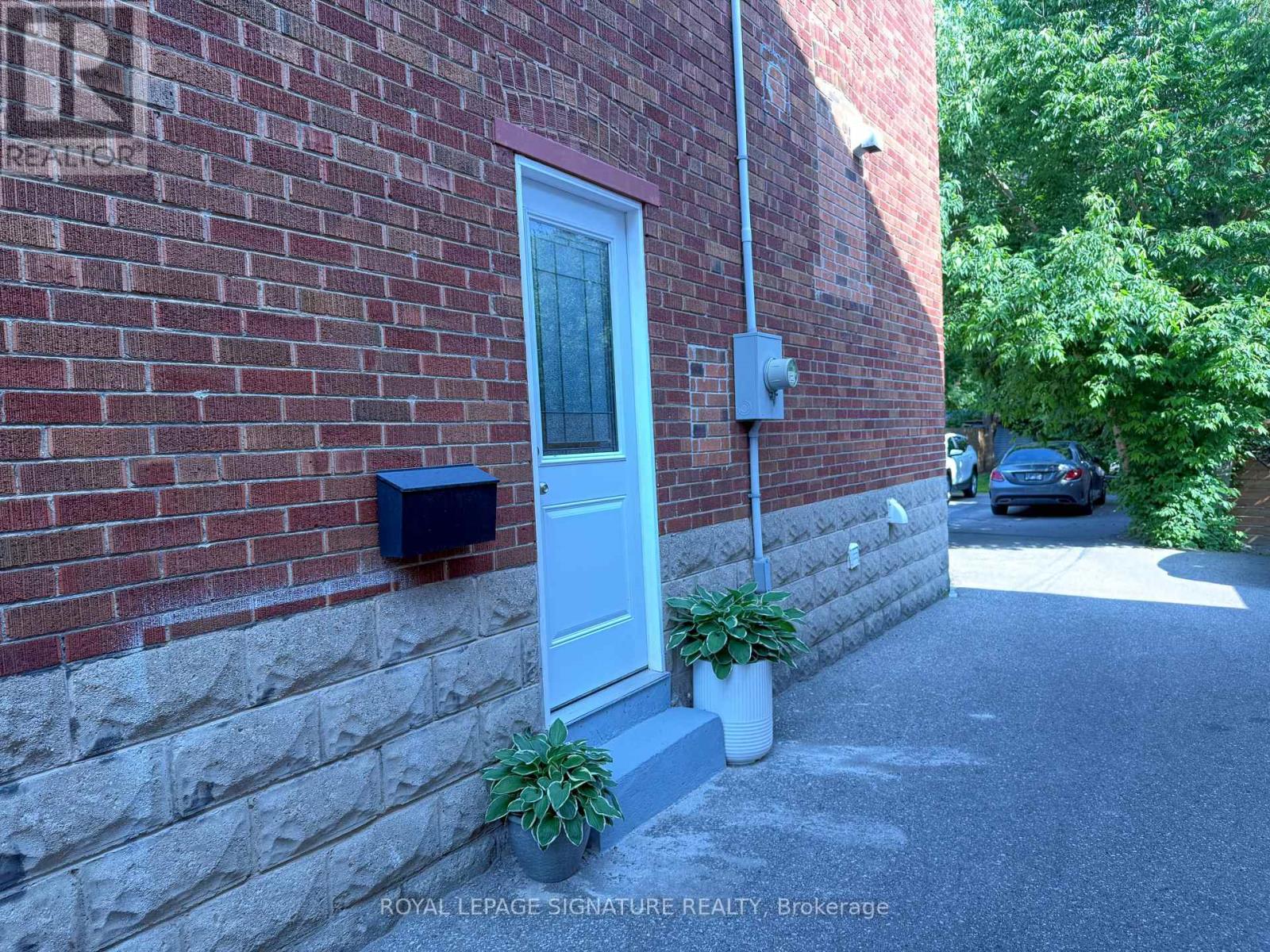 Photo 4 of Lower 150 Davisville Avenue, Toronto ON