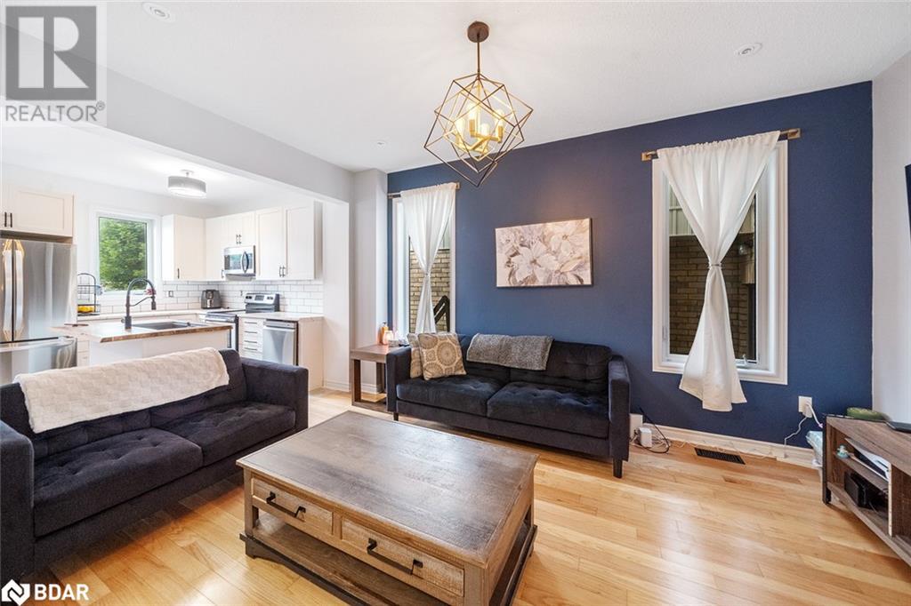 Photo 6 of 85 Blanchard Crescent, Angus ON