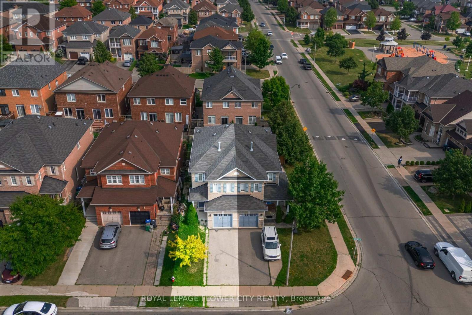 Photo 31 of 157 Seahorse Avenue N, Brampton ON