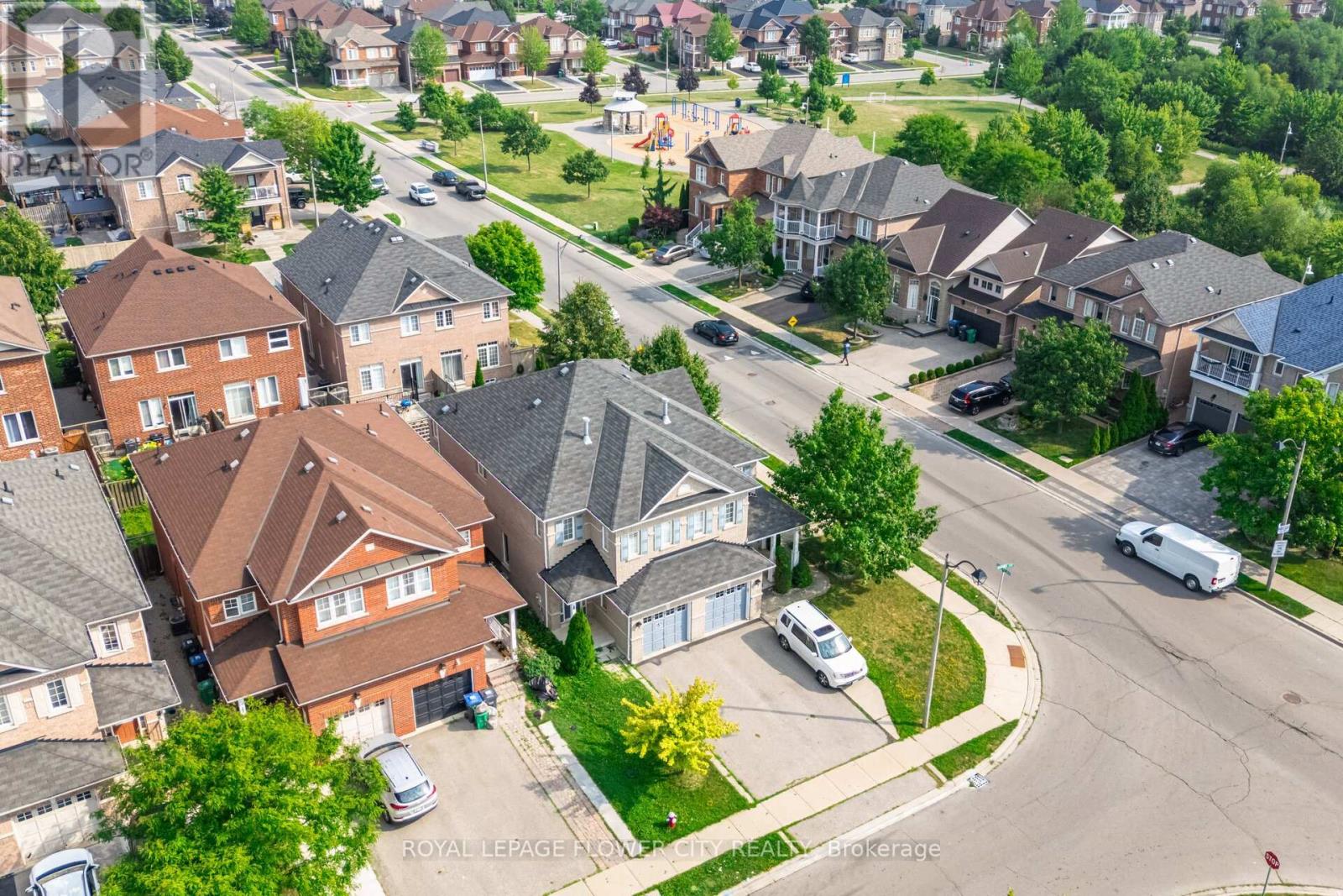 Photo 40 of 157 Seahorse Avenue N, Brampton ON