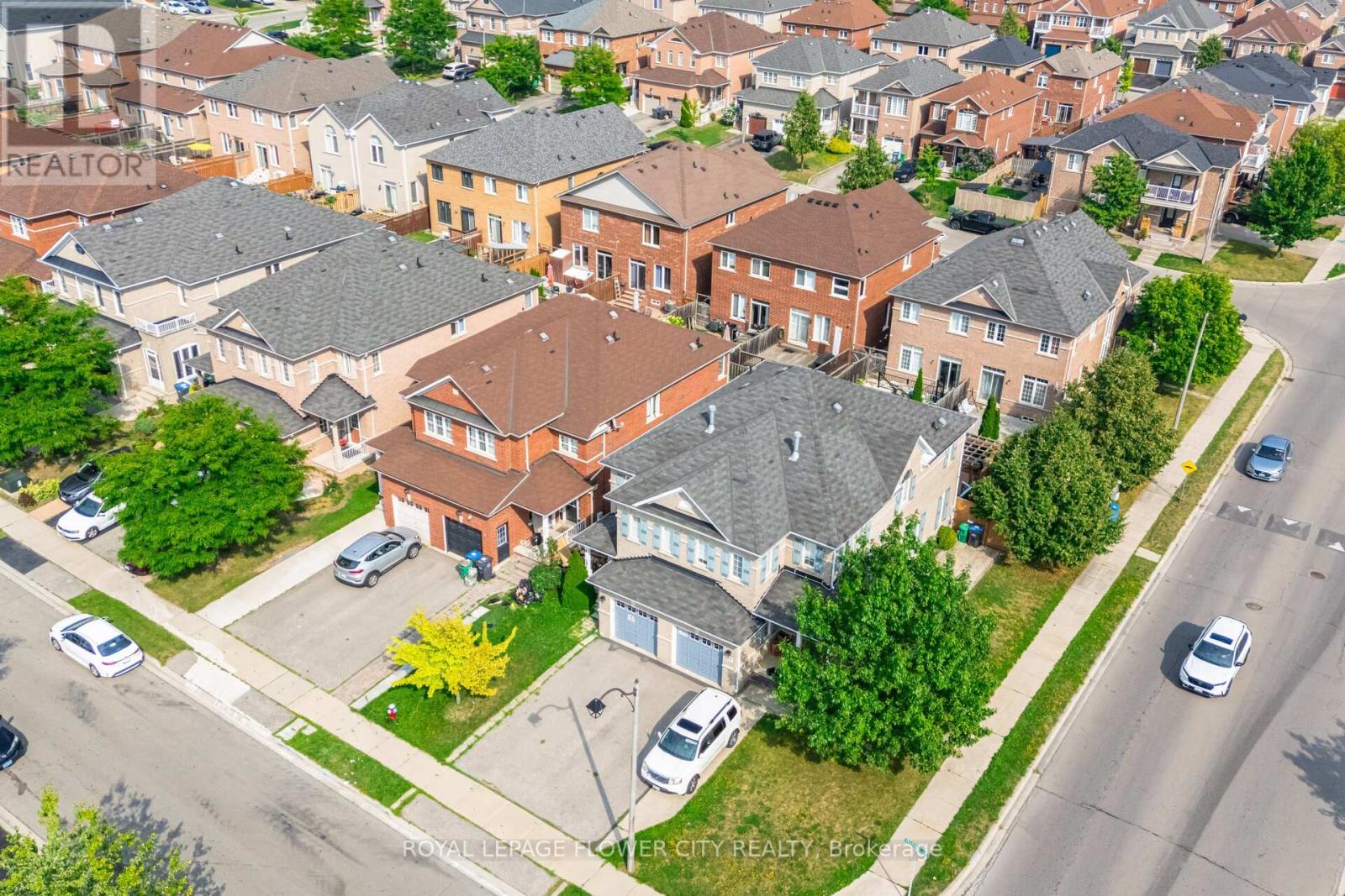 Photo 14 of 157 Seahorse Avenue N, Brampton ON