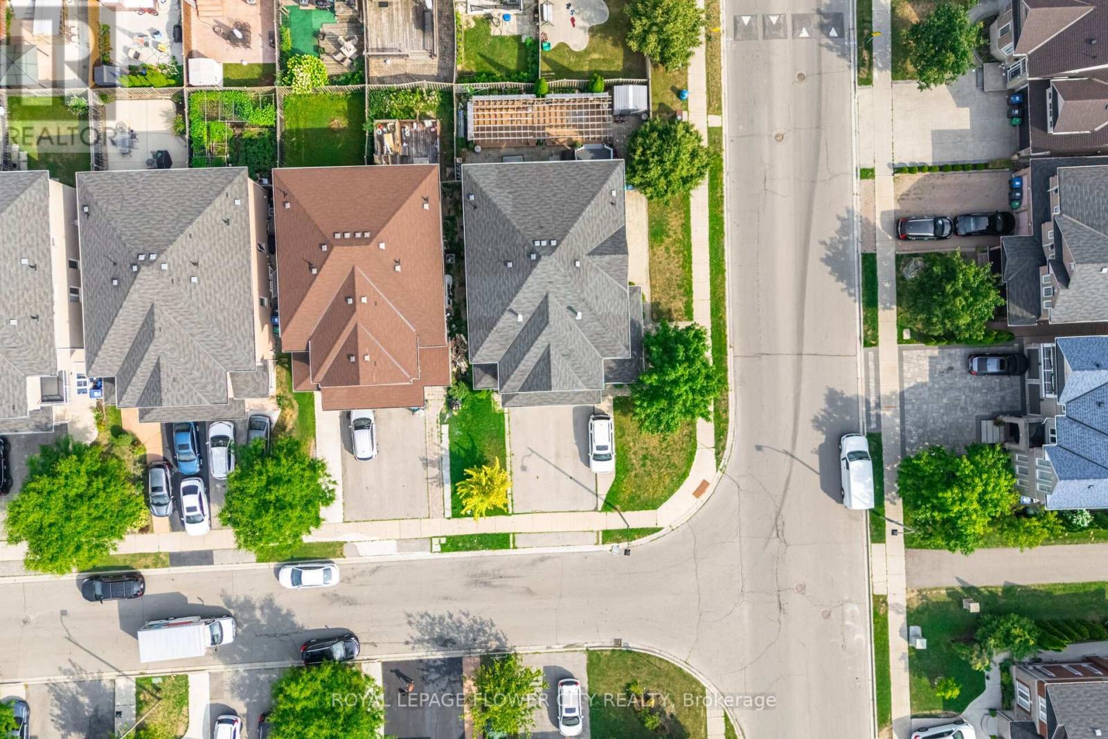 Photo 34 of 157 Seahorse Avenue N, Brampton ON