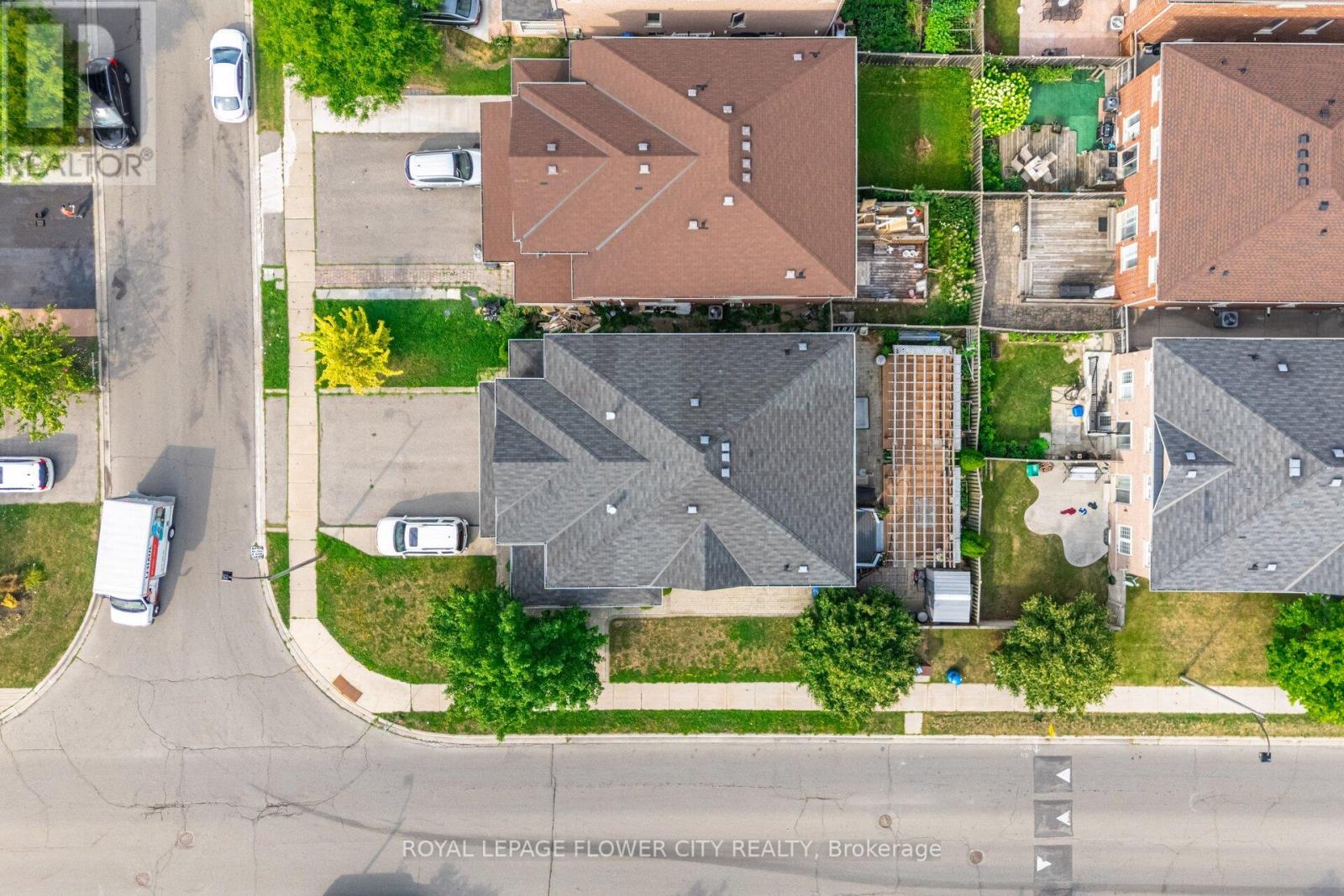 Photo 38 of 157 Seahorse Avenue N, Brampton ON