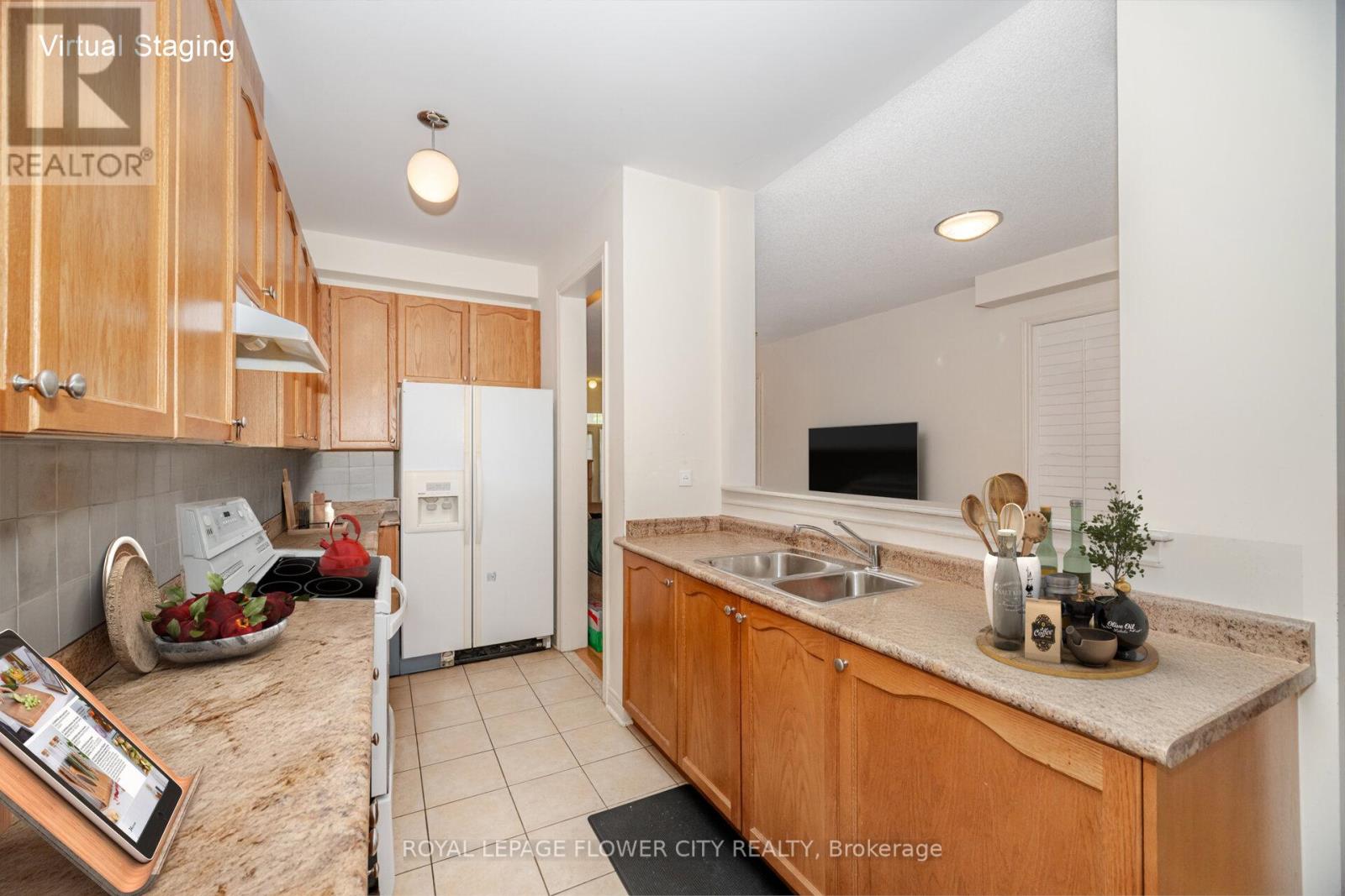 Photo 30 of 157 Seahorse Avenue N, Brampton ON