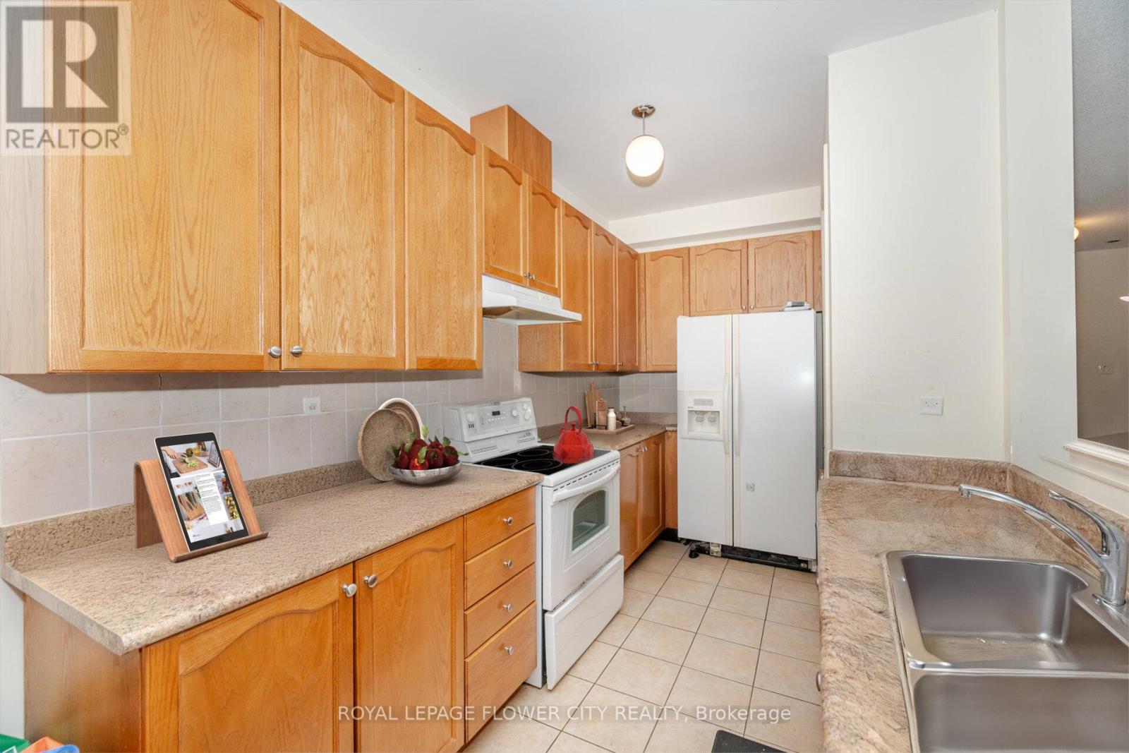 Photo 37 of 157 Seahorse Avenue N, Brampton ON