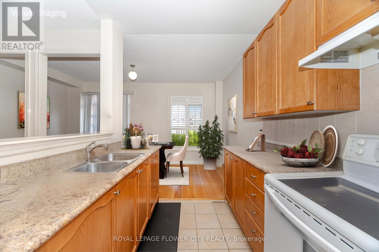 Photo 17 of 157 Seahorse Avenue N, Brampton ON