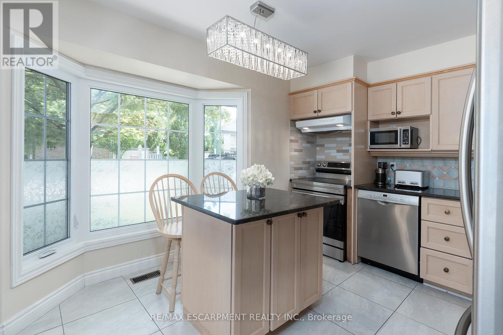 Photo 2 of 74 3333 New Street, Burlington ON