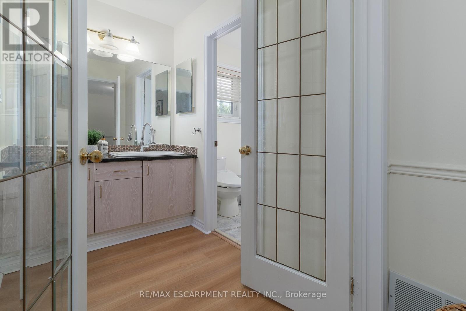 Photo 19 of 74 3333 New Street, Burlington ON